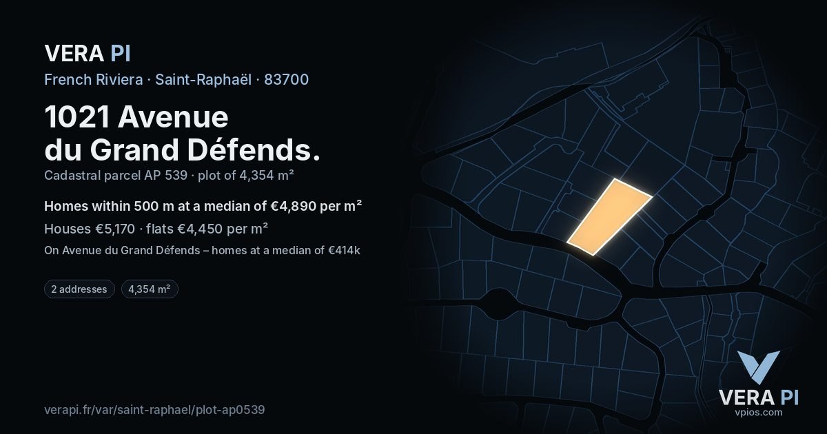 1021 Avenue du Grand Défends, Saint-Raphaël at night – the plot lit, the parcels around coloured by the prices near them