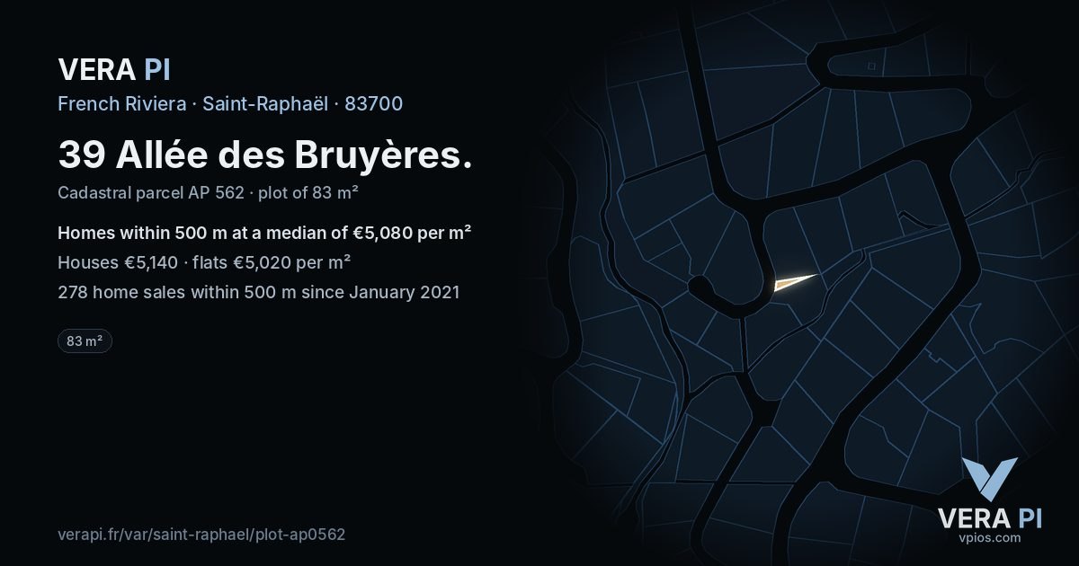 39 Allée des Bruyères, Saint-Raphaël at night – the plot lit, the parcels around coloured by the prices near them