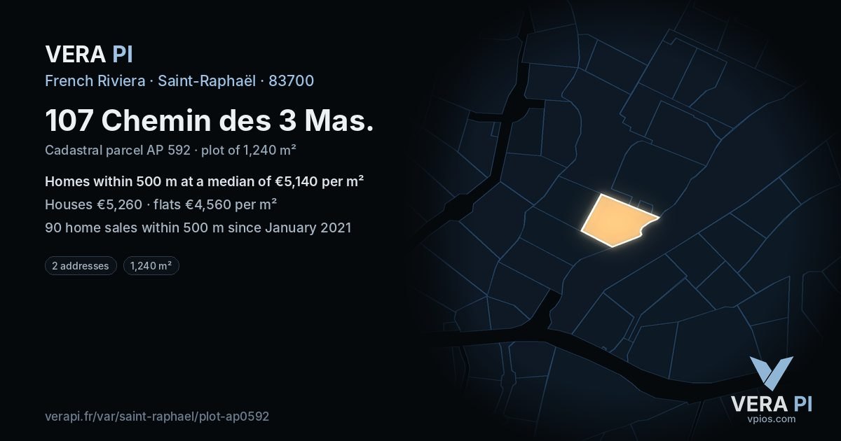 107 Chemin des 3 Mas, Saint-Raphaël at night – the plot lit, the parcels around coloured by the prices near them
