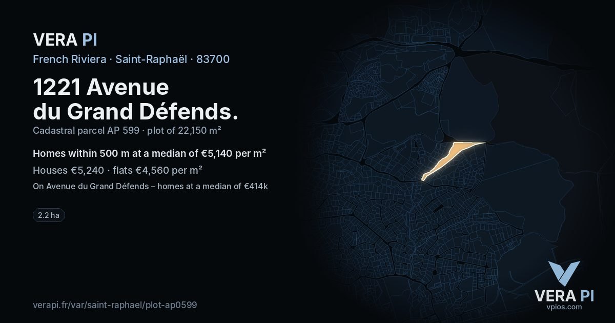 1221 Avenue du Grand Défends, Saint-Raphaël at night – the plot lit, the parcels around coloured by the prices near them