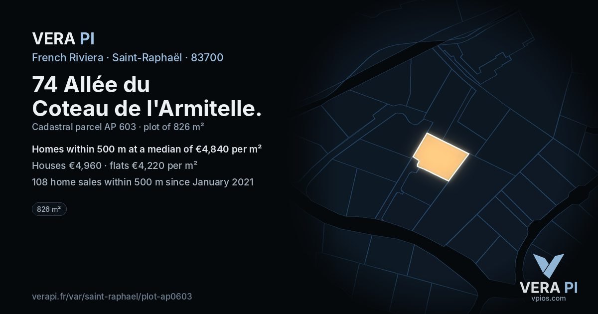 74 Allée du Coteau de l'Armitelle, Saint-Raphaël at night – the plot lit, the parcels around coloured by the prices near them