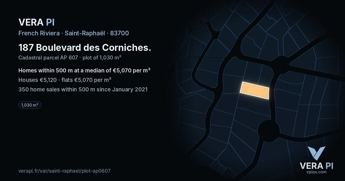 187 Boulevard des Corniches, Saint-Raphaël at night – the plot lit, the parcels around coloured by the prices near them