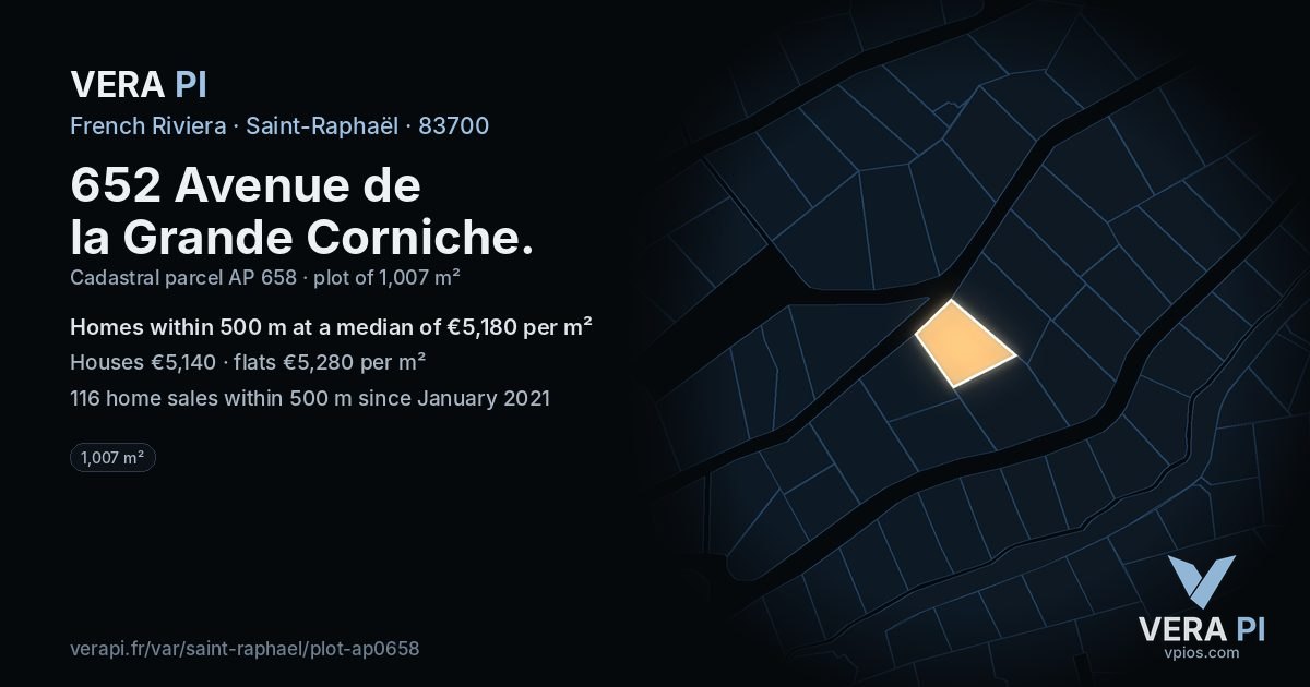 652 Avenue de la Grande Corniche, Saint-Raphaël at night – the plot lit, the parcels around coloured by the prices near them