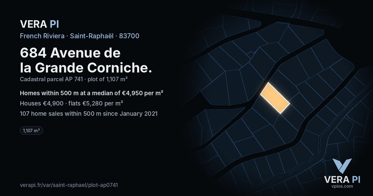 684 Avenue de la Grande Corniche, Saint-Raphaël at night – the plot lit, the parcels around coloured by the prices near them