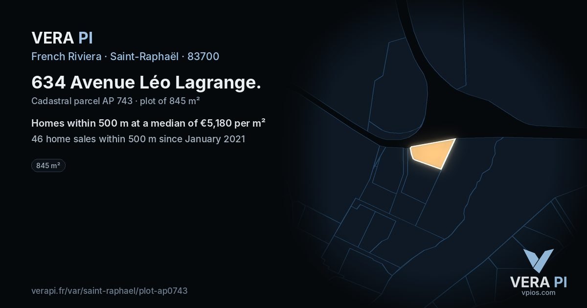 634 Avenue Léo Lagrange, Saint-Raphaël at night – the plot lit, the parcels around coloured by the prices near them