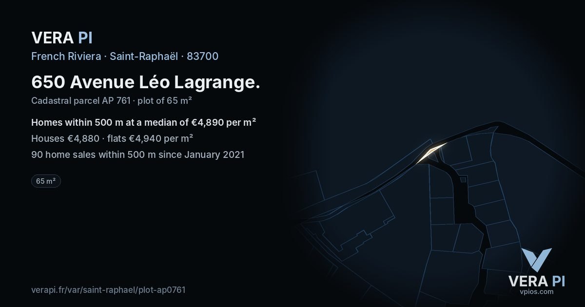 650 Avenue Léo Lagrange, Saint-Raphaël at night – the plot lit, the parcels around coloured by the prices near them