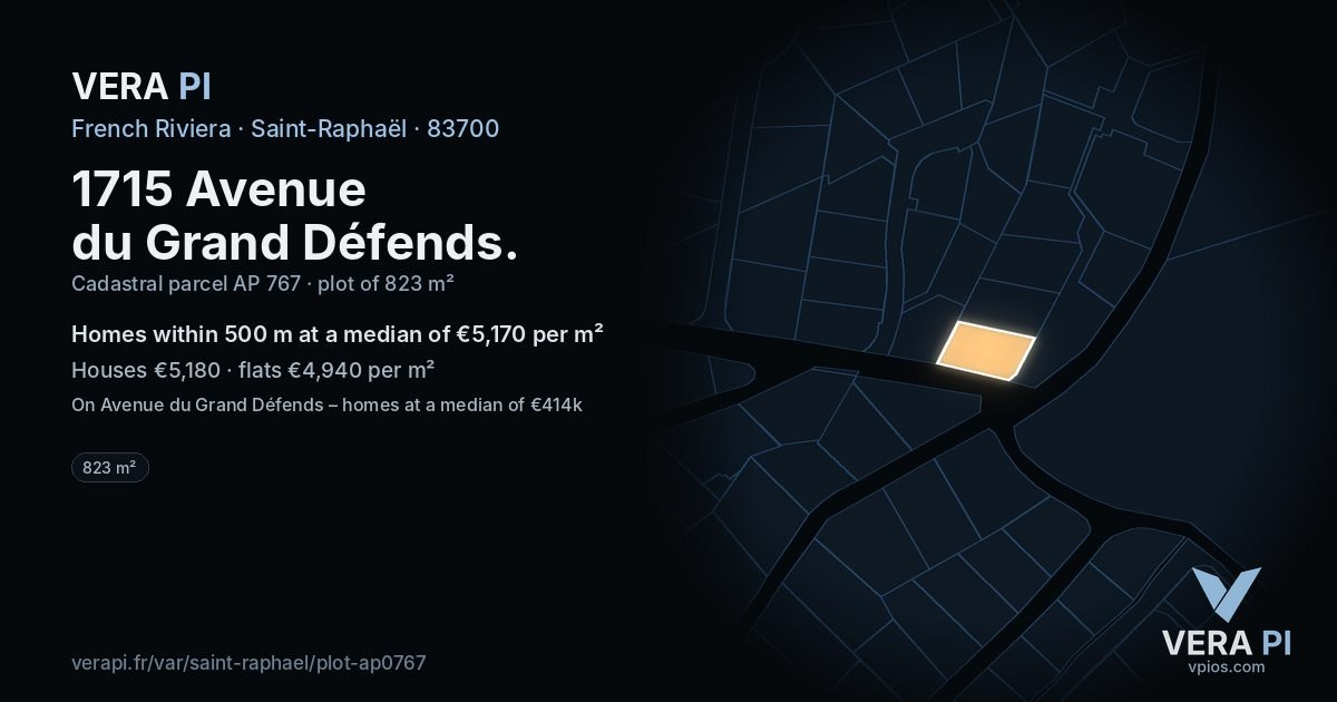 1715 Avenue du Grand Défends, Saint-Raphaël at night – the plot lit, the parcels around coloured by the prices near them