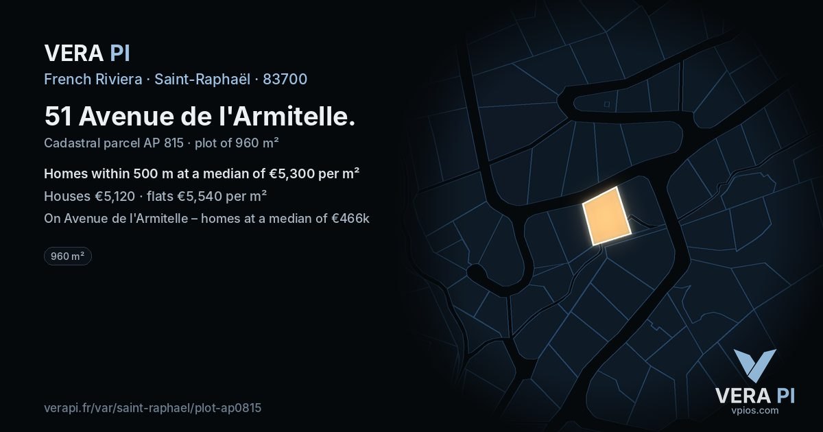 51 Avenue de l'Armitelle, Saint-Raphaël at night – the plot lit, the parcels around coloured by the prices near them