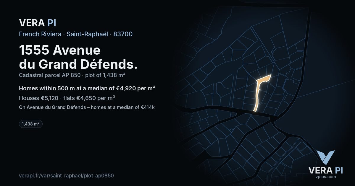 1555 Avenue du Grand Défends, Saint-Raphaël at night – the plot lit, the parcels around coloured by the prices near them