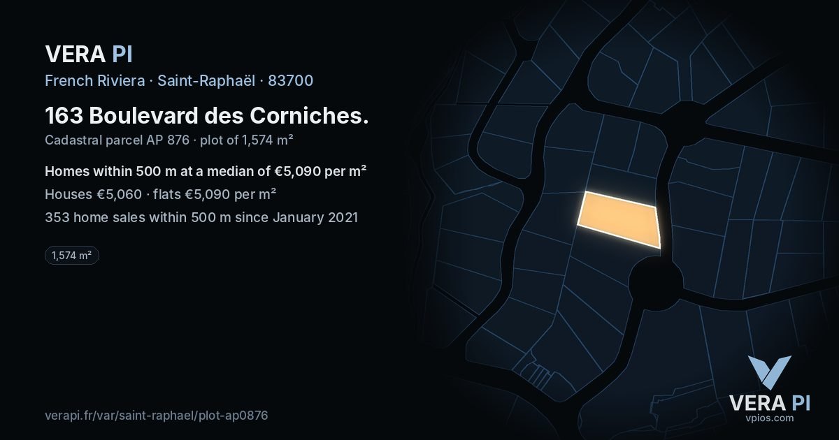 163 Boulevard des Corniches, Saint-Raphaël at night – the plot lit, the parcels around coloured by the prices near them