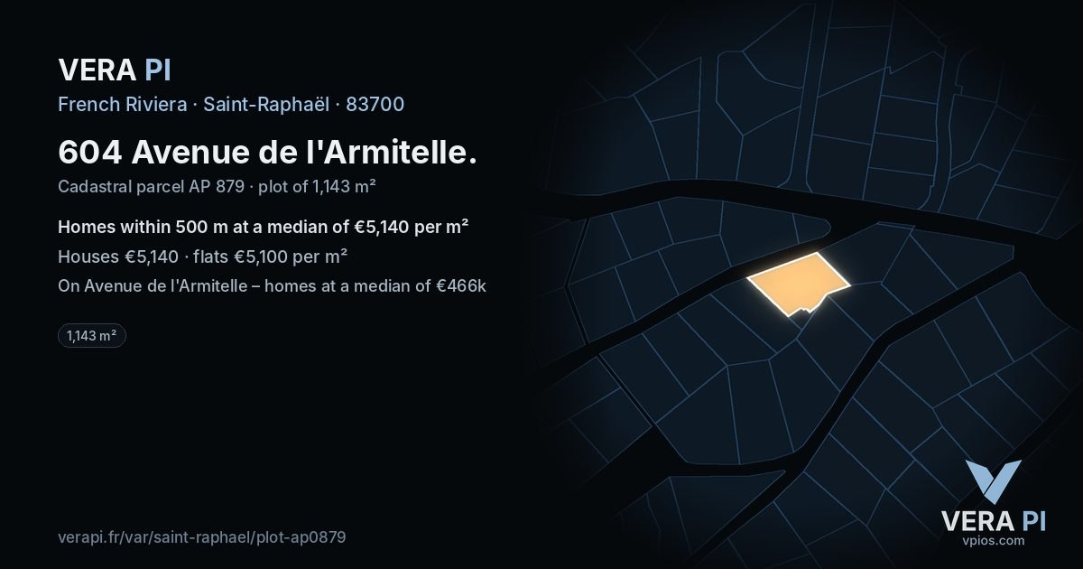 604 Avenue de l'Armitelle, Saint-Raphaël at night – the plot lit, the parcels around coloured by the prices near them