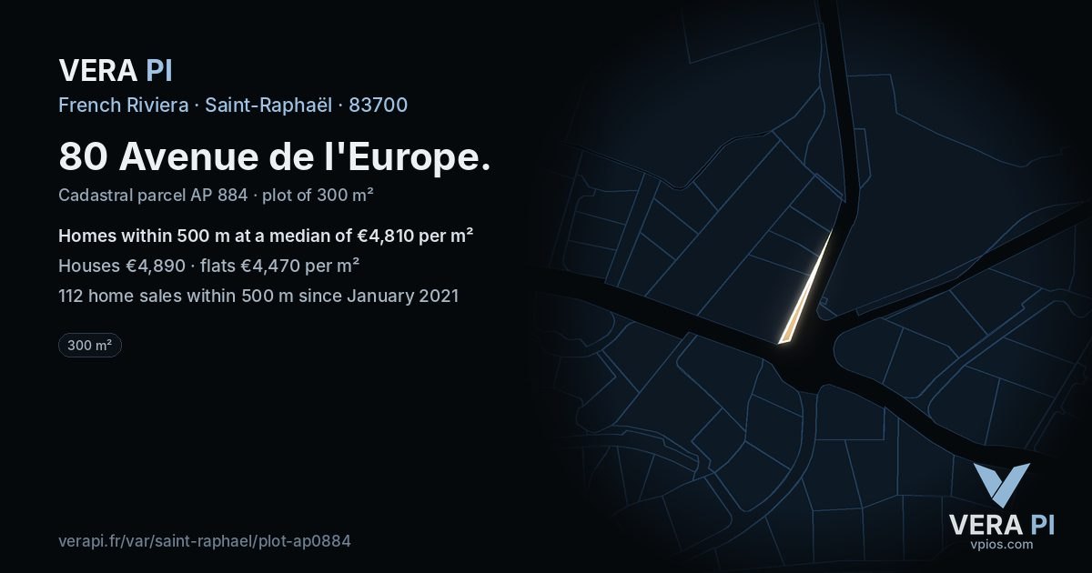 80 Avenue de l'Europe, Saint-Raphaël at night – the plot lit, the parcels around coloured by the prices near them