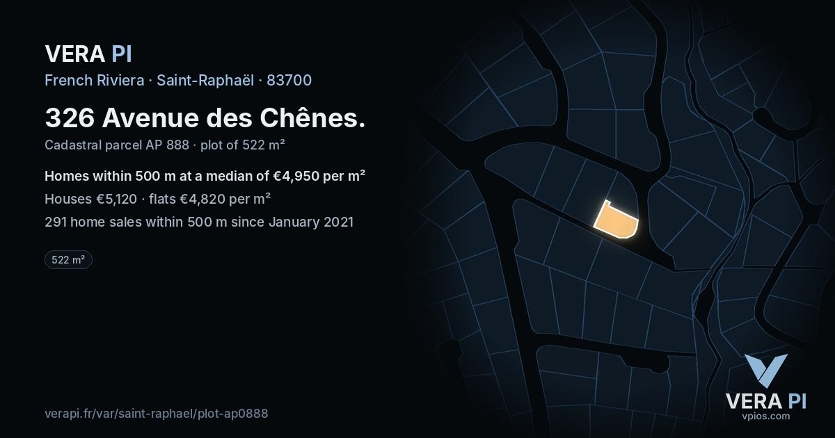 326 Avenue des Chênes, Saint-Raphaël at night – the plot lit, the parcels around coloured by the prices near them