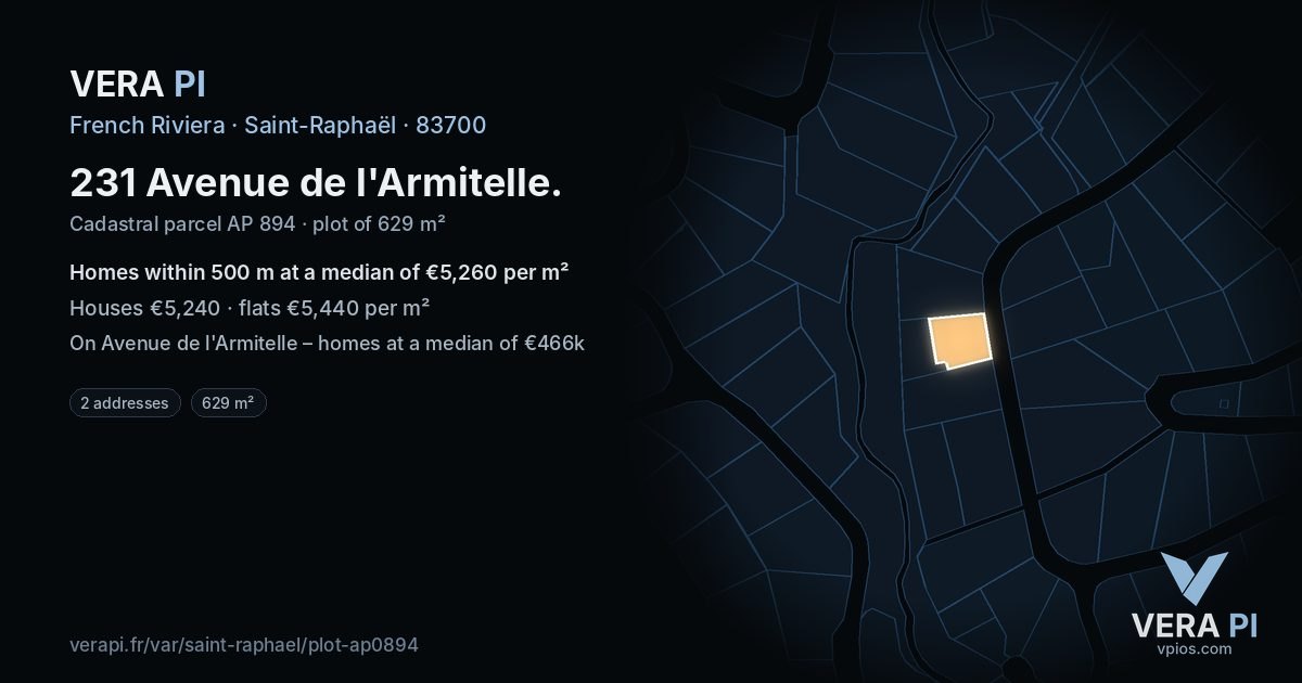 231 Avenue de l'Armitelle, Saint-Raphaël at night – the plot lit, the parcels around coloured by the prices near them