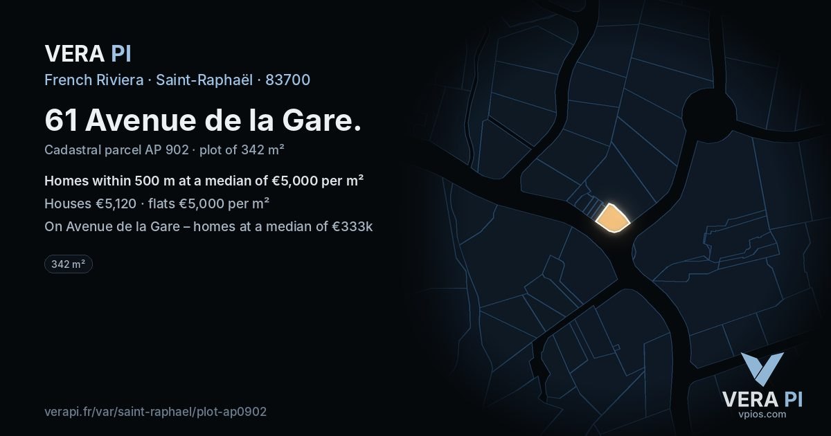 61 Avenue de la Gare, Saint-Raphaël at night – the plot lit, the parcels around coloured by the prices near them