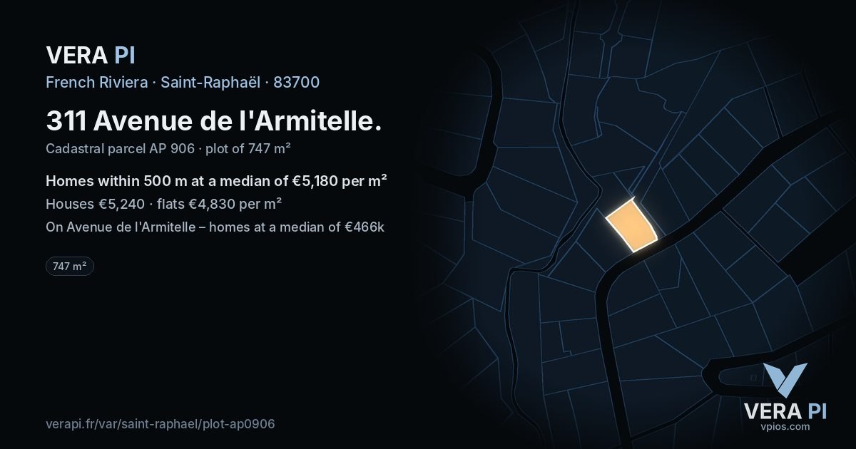 311 Avenue de l'Armitelle, Saint-Raphaël at night – the plot lit, the parcels around coloured by the prices near them
