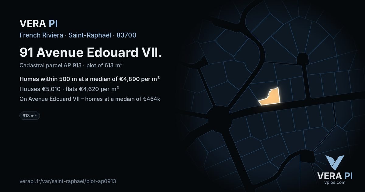 91 Avenue Edouard VII, Saint-Raphaël at night – the plot lit, the parcels around coloured by the prices near them