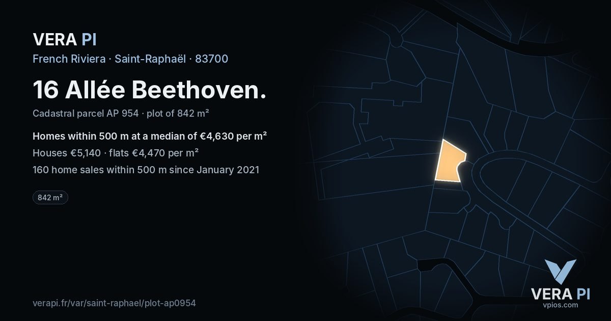 16 Allée Beethoven, Saint-Raphaël at night – the plot lit, the parcels around coloured by the prices near them