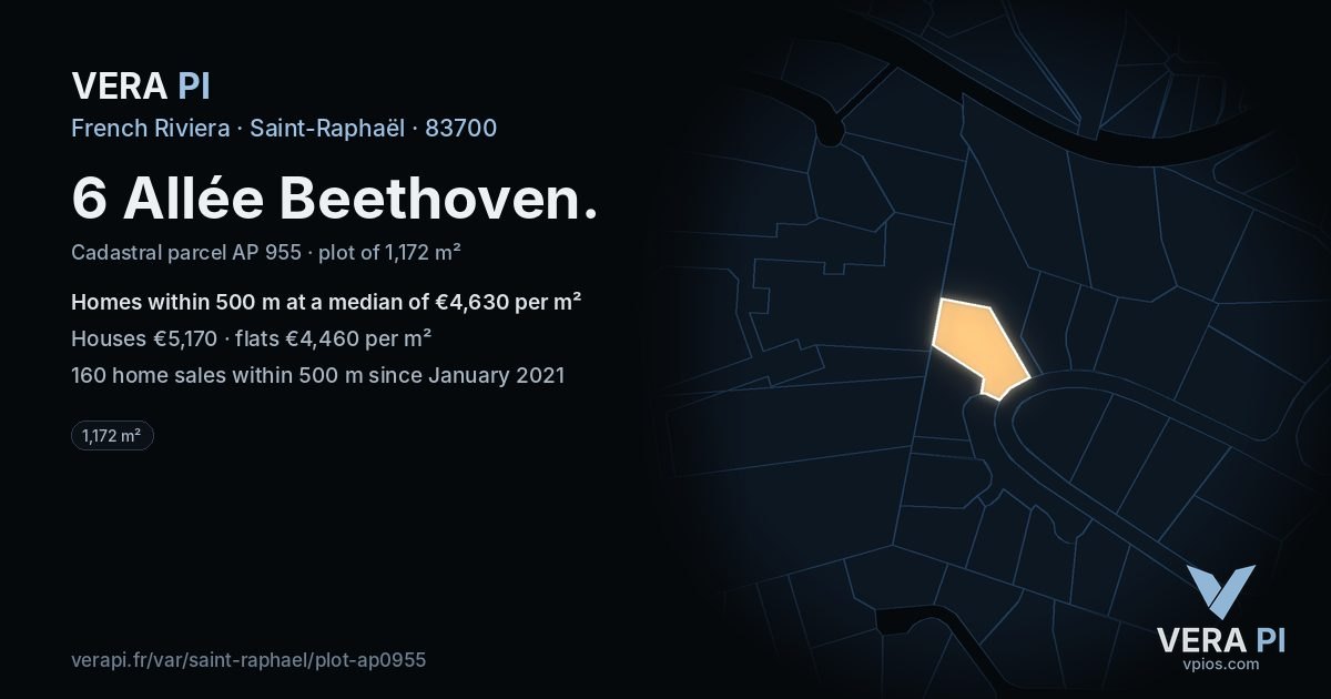 6 Allée Beethoven, Saint-Raphaël at night – the plot lit, the parcels around coloured by the prices near them