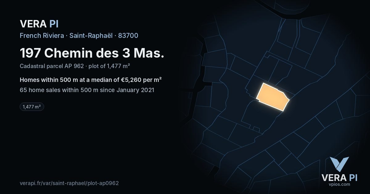 197 Chemin des 3 Mas, Saint-Raphaël at night – the plot lit, the parcels around coloured by the prices near them