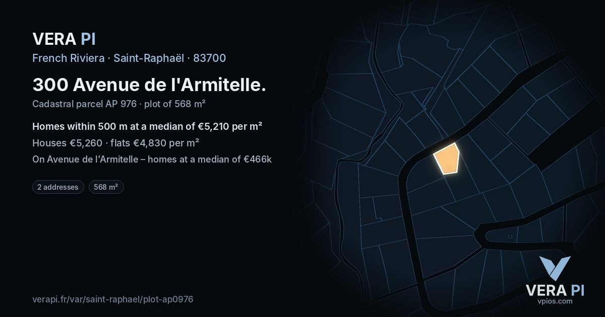 300 Avenue de l'Armitelle, Saint-Raphaël at night – the plot lit, the parcels around coloured by the prices near them