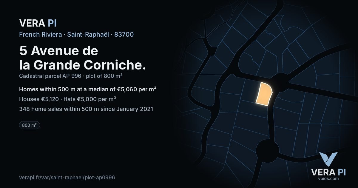 5 Avenue de la Grande Corniche, Saint-Raphaël at night – the plot lit, the parcels around coloured by the prices near them