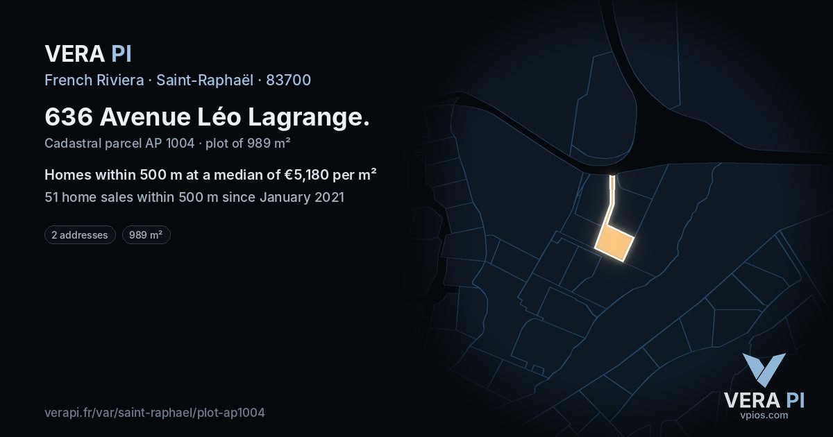 636 Avenue Léo Lagrange, Saint-Raphaël at night – the plot lit, the parcels around coloured by the prices near them