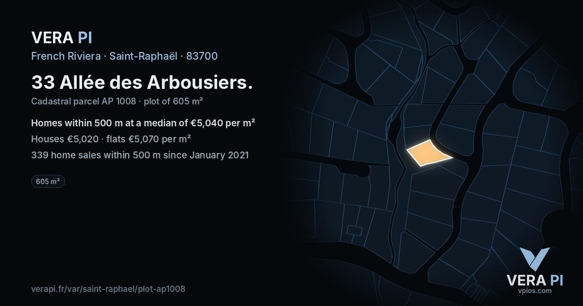 33 Allée des Arbousiers, Saint-Raphaël at night – the plot lit, the parcels around coloured by the prices near them