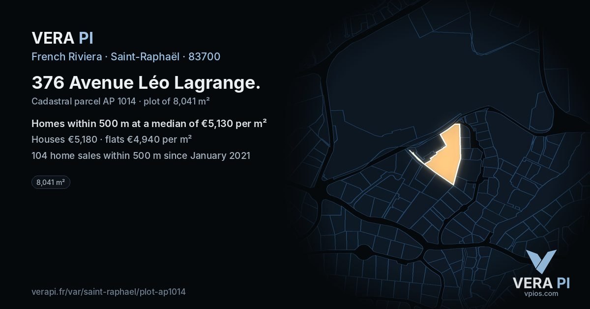 376 Avenue Léo Lagrange, Saint-Raphaël at night – the plot lit, the parcels around coloured by the prices near them