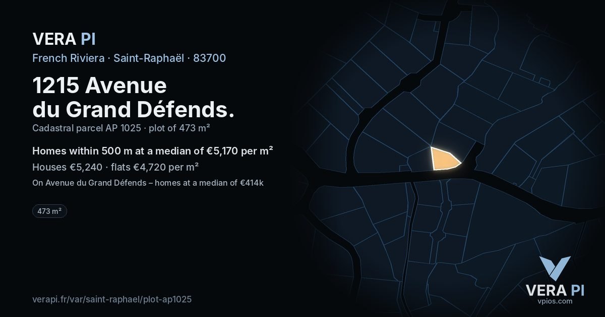 1215 Avenue du Grand Défends, Saint-Raphaël at night – the plot lit, the parcels around coloured by the prices near them