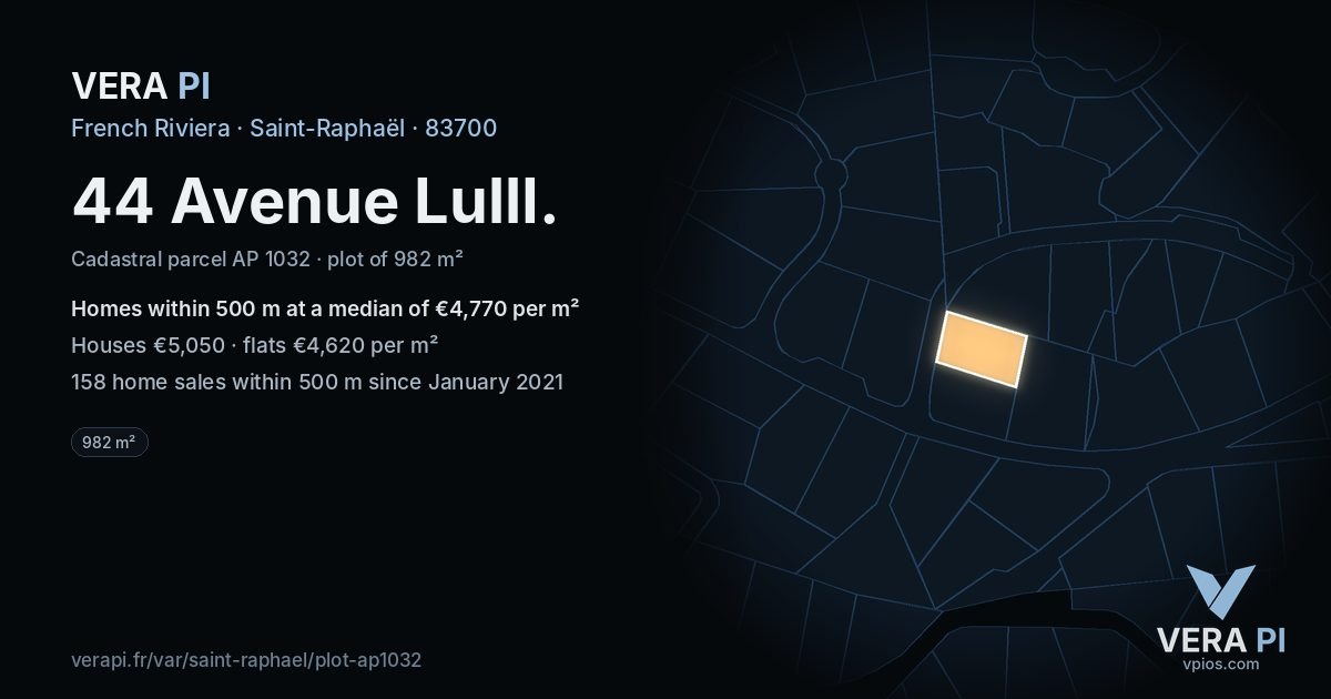 44 Avenue LullI, Saint-Raphaël at night – the plot lit, the parcels around coloured by the prices near them