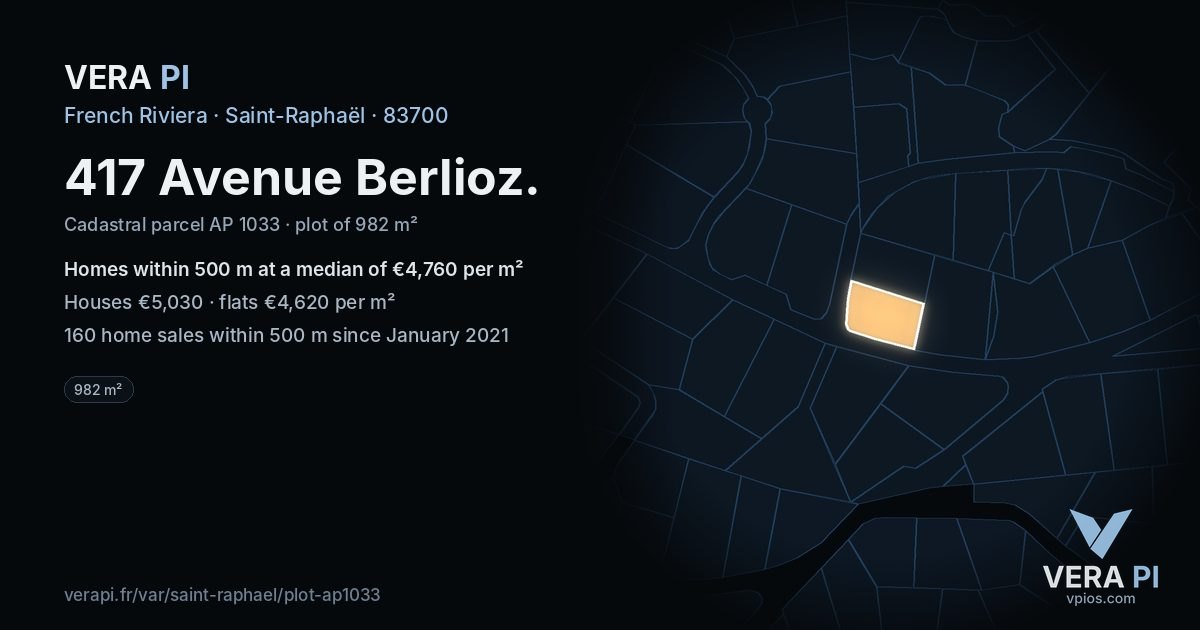 417 Avenue Berlioz, Saint-Raphaël at night – the plot lit, the parcels around coloured by the prices near them