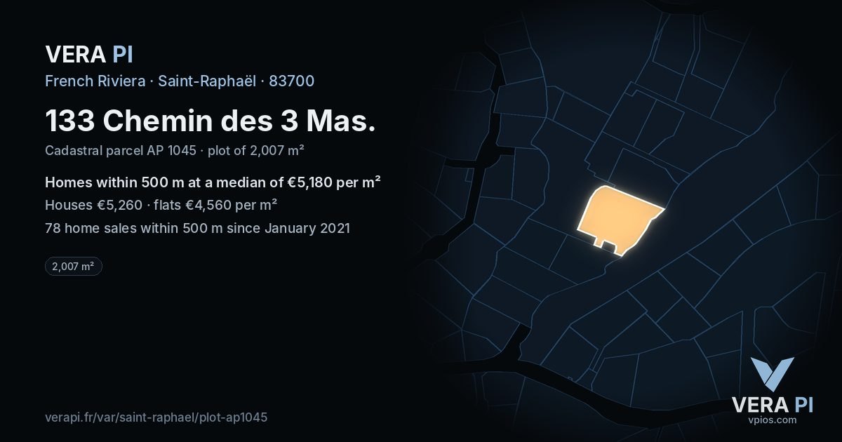 133 Chemin des 3 Mas, Saint-Raphaël at night – the plot lit, the parcels around coloured by the prices near them