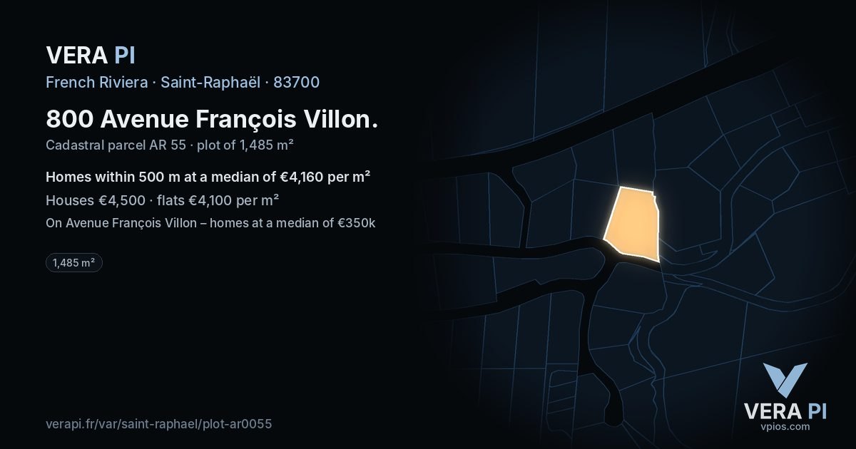 800 Avenue François Villon, Saint-Raphaël at night – the plot lit, the parcels around coloured by the prices near them