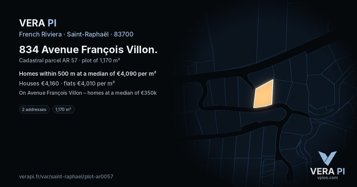834 Avenue François Villon, Saint-Raphaël at night – the plot lit, the parcels around coloured by the prices near them
