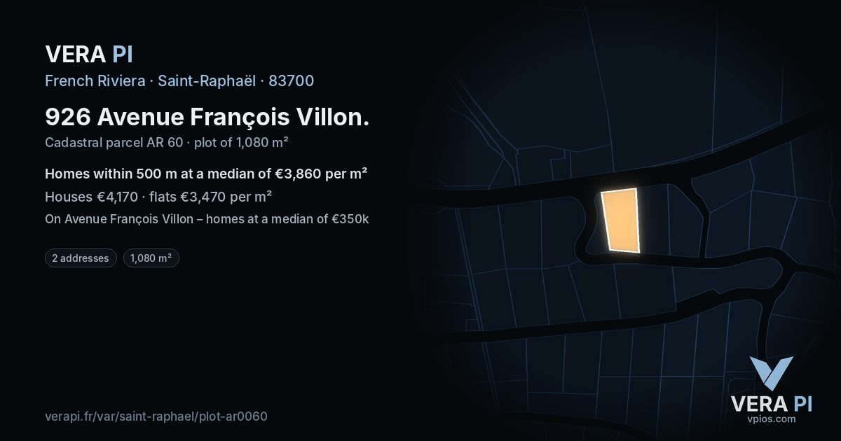 926 Avenue François Villon, Saint-Raphaël at night – the plot lit, the parcels around coloured by the prices near them
