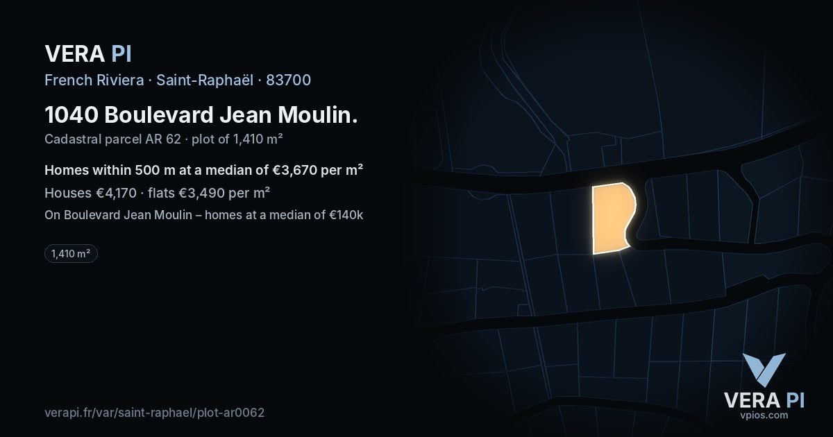 1040 Boulevard Jean Moulin, Saint-Raphaël at night – the plot lit, the parcels around coloured by the prices near them