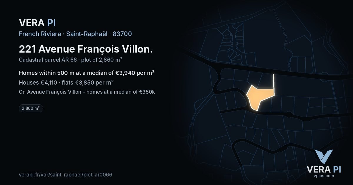 221 Avenue François Villon, Saint-Raphaël at night – the plot lit, the parcels around coloured by the prices near them