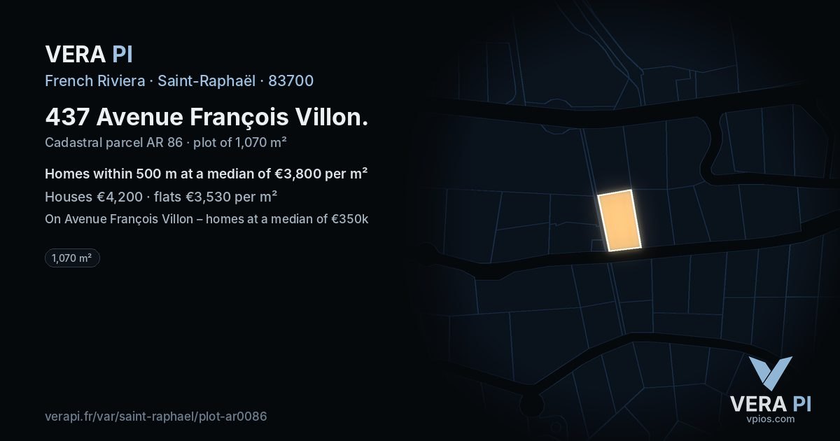 437 Avenue François Villon, Saint-Raphaël at night – the plot lit, the parcels around coloured by the prices near them