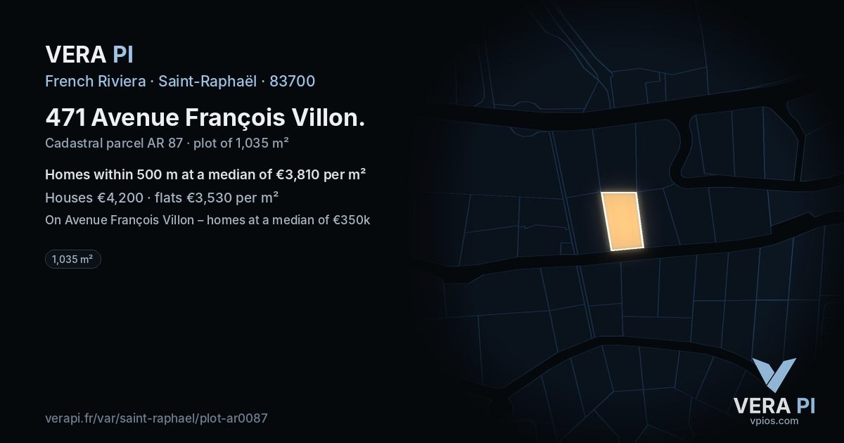 471 Avenue François Villon, Saint-Raphaël at night – the plot lit, the parcels around coloured by the prices near them