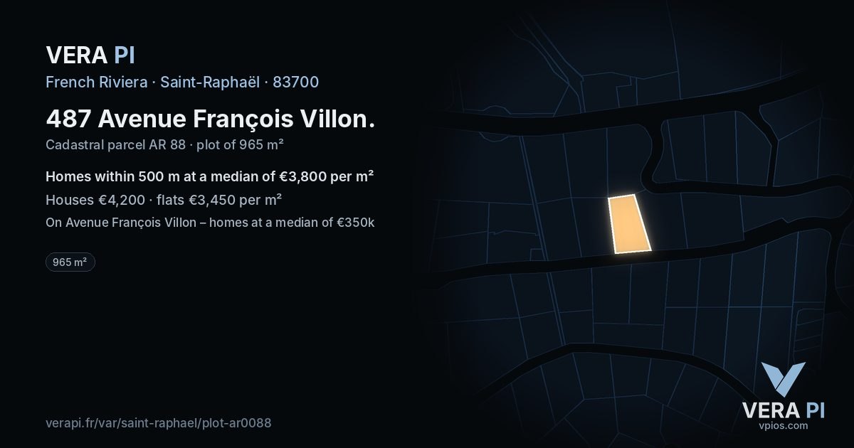 487 Avenue François Villon, Saint-Raphaël at night – the plot lit, the parcels around coloured by the prices near them