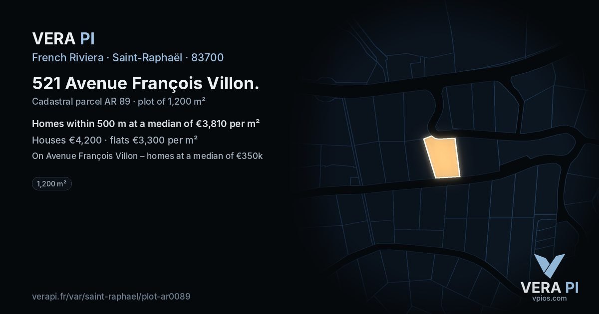 521 Avenue François Villon, Saint-Raphaël at night – the plot lit, the parcels around coloured by the prices near them