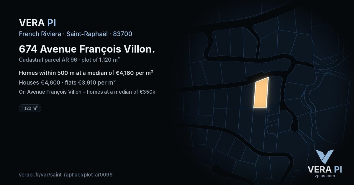 674 Avenue François Villon, Saint-Raphaël at night – the plot lit, the parcels around coloured by the prices near them