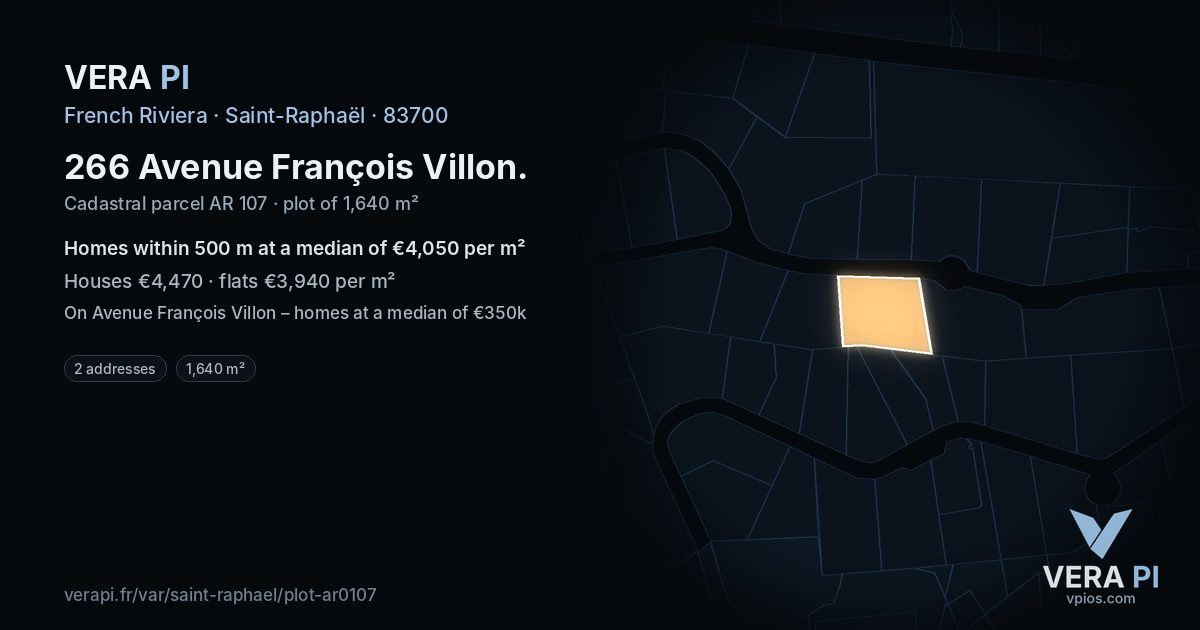 266 Avenue François Villon, Saint-Raphaël at night – the plot lit, the parcels around coloured by the prices near them