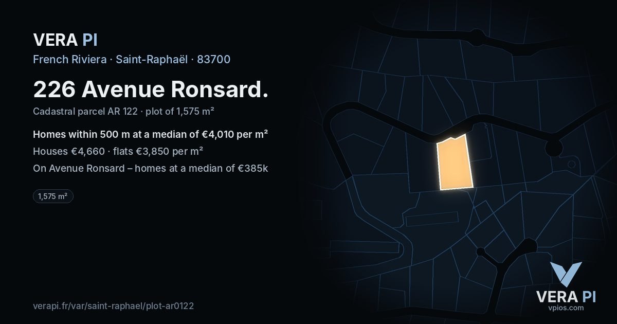 226 Avenue Ronsard, Saint-Raphaël at night – the plot lit, the parcels around coloured by the prices near them