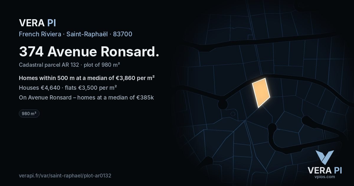 374 Avenue Ronsard, Saint-Raphaël at night – the plot lit, the parcels around coloured by the prices near them