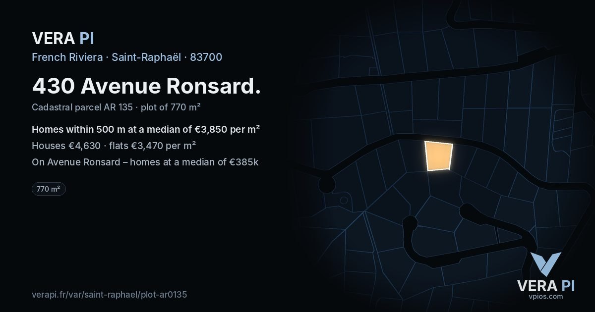 430 Avenue Ronsard, Saint-Raphaël at night – the plot lit, the parcels around coloured by the prices near them