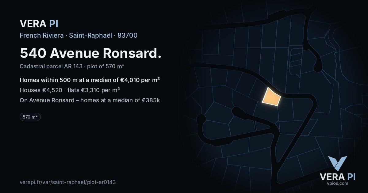 540 Avenue Ronsard, Saint-Raphaël at night – the plot lit, the parcels around coloured by the prices near them