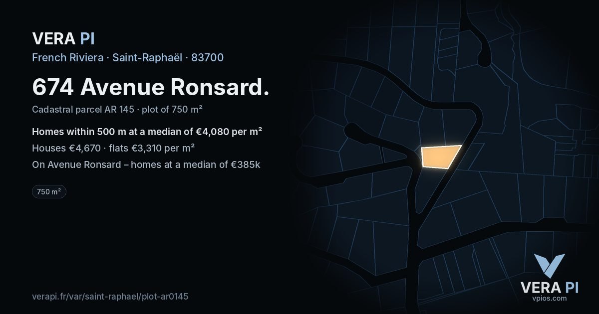 674 Avenue Ronsard, Saint-Raphaël at night – the plot lit, the parcels around coloured by the prices near them