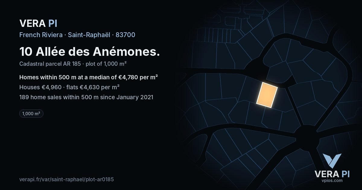 10 Allée des Anémones, Saint-Raphaël at night – the plot lit, the parcels around coloured by the prices near them